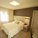 Y Diufain 3* קוניל דה לה פרונטרה