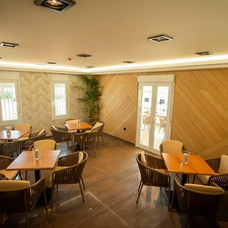 Y Diufain Hotel